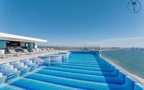 Moderno Condominio Con Vista Al Mar!